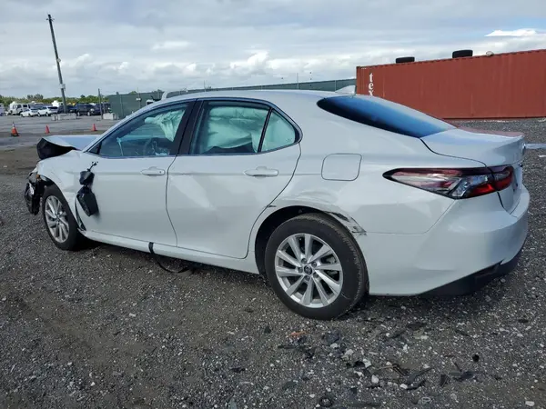 4T1C11AK8NU072754 2022 TOYOTA CAMRY - Image 2