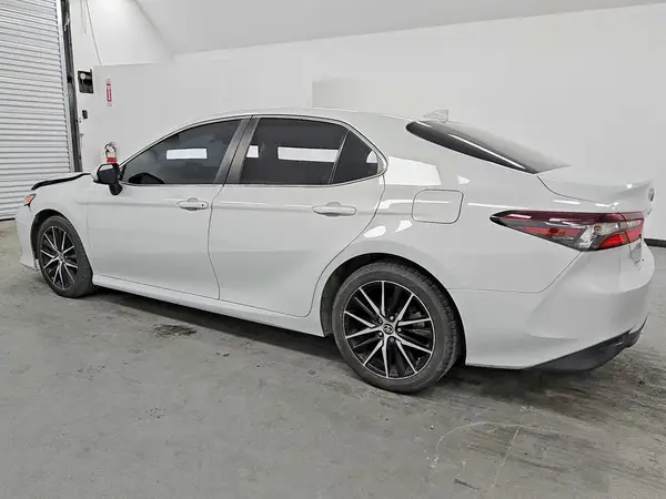 4T1C11AK8NU499951 2022 TOYOTA CAMRY - Image 2