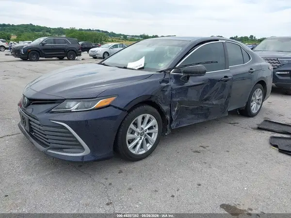 4T1C11AK8NU626925 2022 TOYOTA CAMRY - Image 2