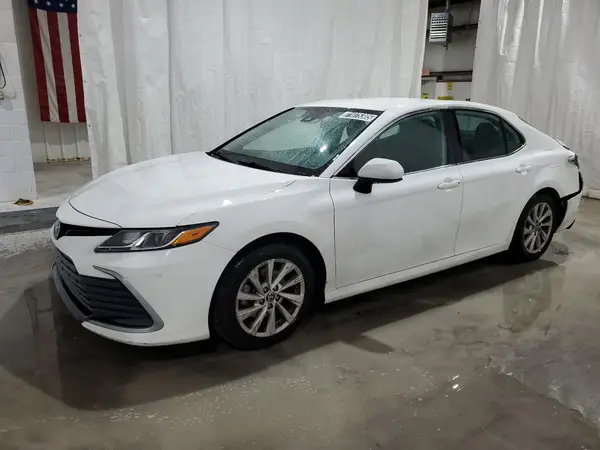 4T1C11AK8NU627928 2022 TOYOTA CAMRY - Image 1