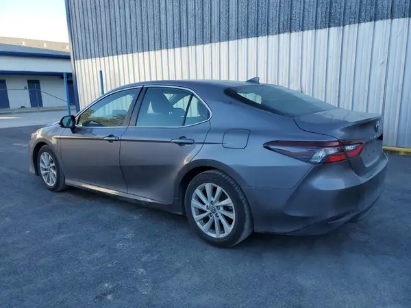 4T1C11AK8NU628657 2022 TOYOTA CAMRY - Image 2