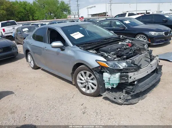 4T1C11AK8NU630618 2022 TOYOTA CAMRY - Image 1