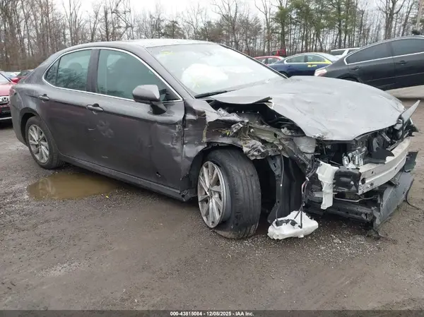 4T1C11AK8NU631204 2022 TOYOTA CAMRY - Image 1