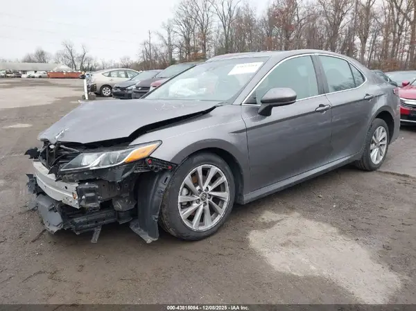 4T1C11AK8NU631204 2022 TOYOTA CAMRY - Image 2