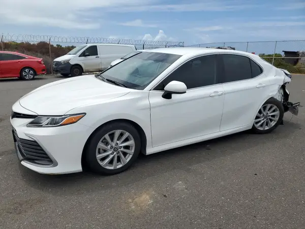 4T1C11AK8NU636161 2022 TOYOTA CAMRY - Image 1