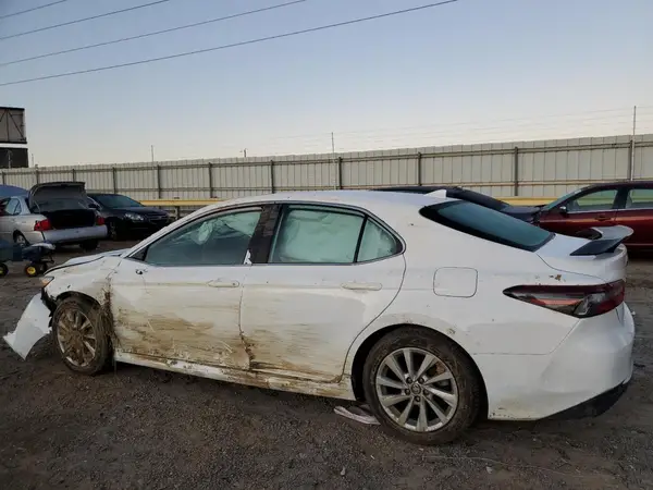4T1C11AK8NU638220 2022 TOYOTA CAMRY - Image 2