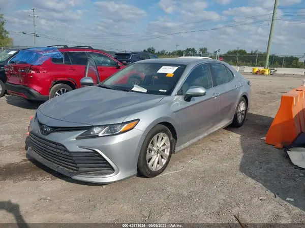 4T1C11AK8NU638475 2022 TOYOTA CAMRY - Image 2