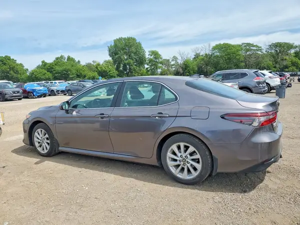 4T1C11AK8NU639299 2022 TOYOTA CAMRY - Image 2