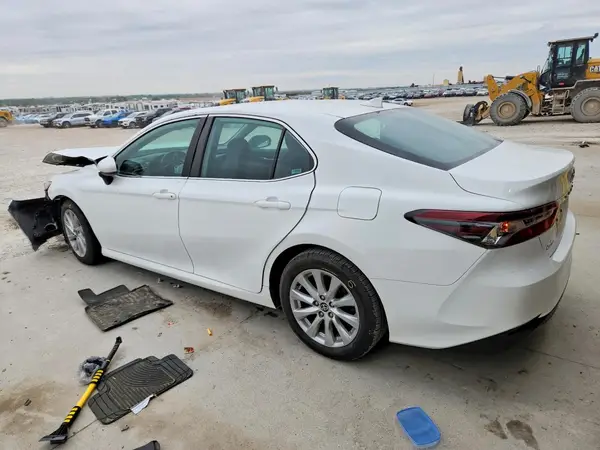 4T1C11AK8NU639870 2022 TOYOTA CAMRY - Image 2