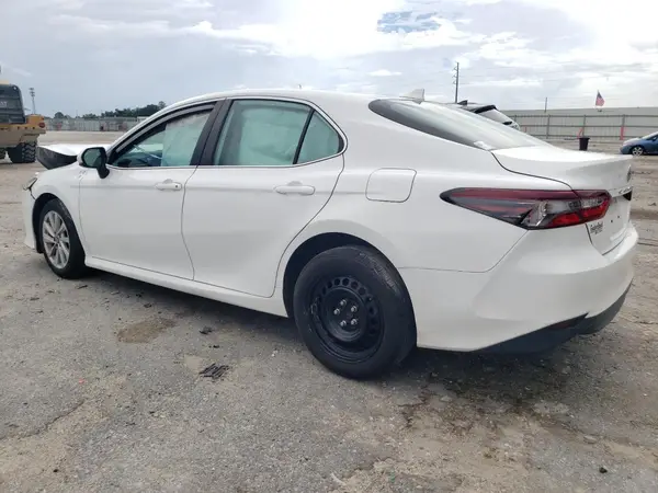 4T1C11AK8NU642185 2022 TOYOTA CAMRY - Image 2