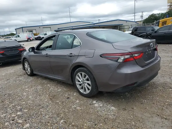 4T1C11AK8NU642641 2022 TOYOTA CAMRY - Image 2