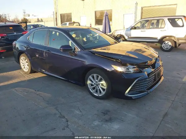 4T1C11AK8NU644535 2022 TOYOTA CAMRY - Image 1