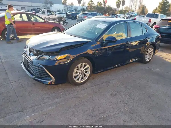 4T1C11AK8NU644535 2022 TOYOTA CAMRY - Image 2