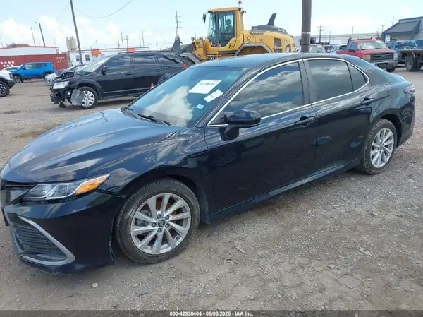 4T1C11AK8NU645622 2022 TOYOTA CAMRY - Image 2