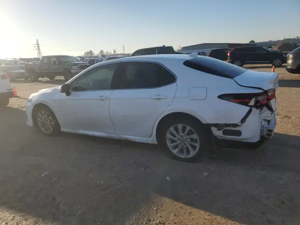 4T1C11AK8NU647788 2022 TOYOTA CAMRY - Image 2