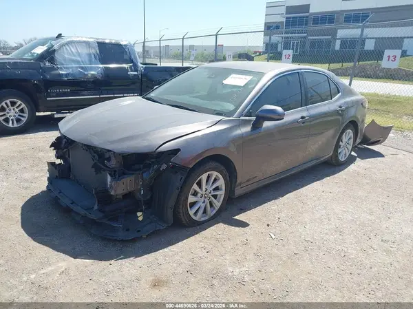 4T1C11AK8NU648116 2022 TOYOTA CAMRY - Image 2