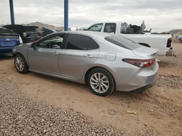 4T1C11AK8NU649637 2022 TOYOTA CAMRY - Image 2