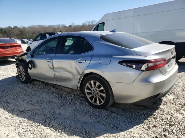 4T1C11AK8NU657642 2022 TOYOTA CAMRY - Image 2