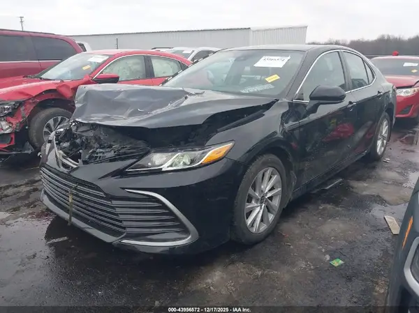 4T1C11AK8NU657656 2022 TOYOTA CAMRY - Image 2