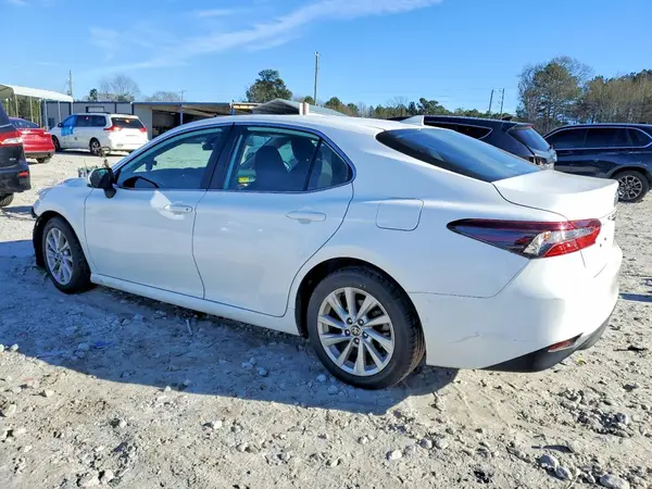 4T1C11AK8NU660234 2022 TOYOTA CAMRY - Image 2