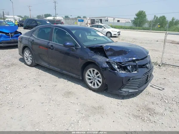 4T1C11AK8NU661349 2022 TOYOTA CAMRY - Image 1