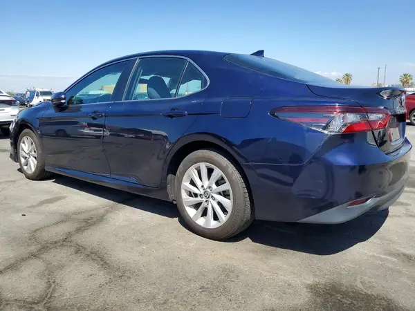 4T1C11AK8NU663585 2022 TOYOTA CAMRY - Image 2