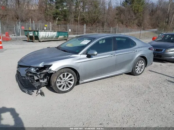4T1C11AK8NU664977 2022 TOYOTA CAMRY - Image 2