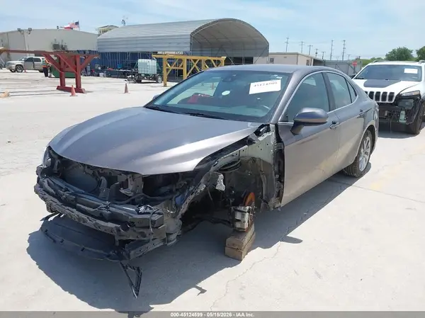 4T1C11AK8NU665059 2022 TOYOTA CAMRY - Image 2