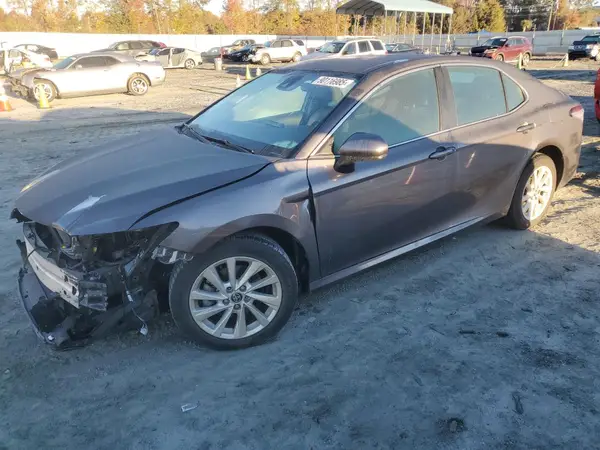4T1C11AK8NU665336 2022 TOYOTA CAMRY - Image 1