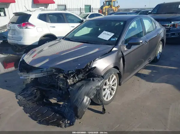 4T1C11AK8NU666566 2022 TOYOTA CAMRY - Image 2