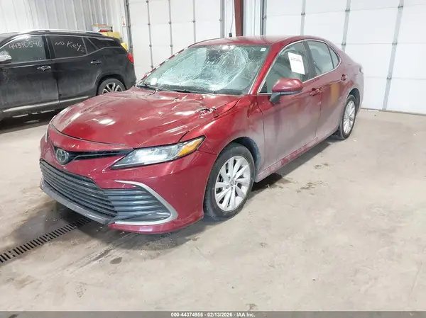 4T1C11AK8NU667815 2022 TOYOTA CAMRY - Image 2