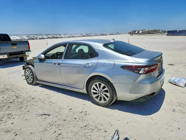 4T1C11AK8NU668124 2022 TOYOTA CAMRY - Image 2