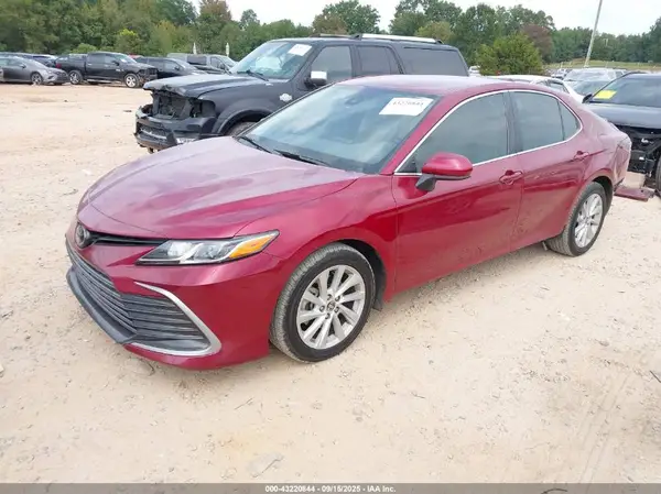4T1C11AK8NU671248 2022 TOYOTA CAMRY - Image 2