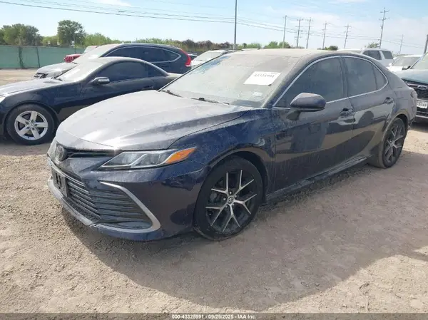 4T1C11AK8NU672769 2022 TOYOTA CAMRY - Image 2