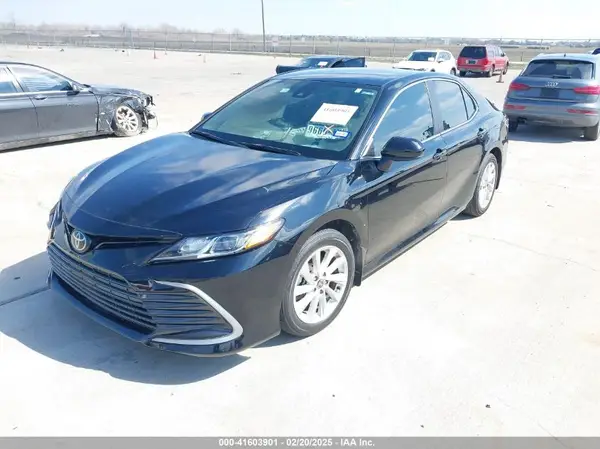 4T1C11AK8NU675204 2022 TOYOTA CAMRY - Image 2