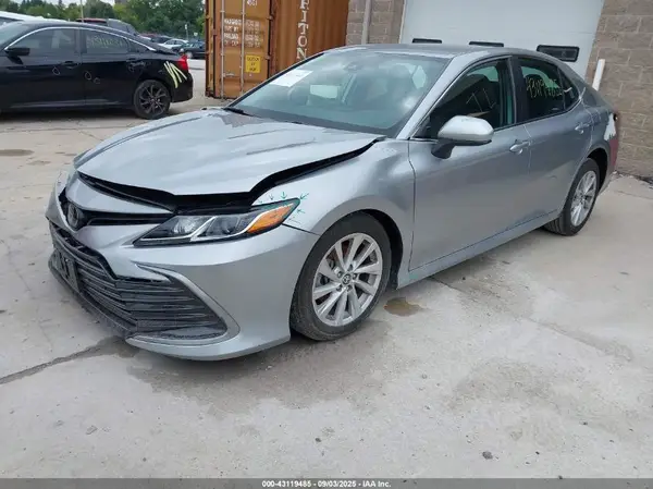 4T1C11AK8NU676787 2022 TOYOTA CAMRY - Image 2