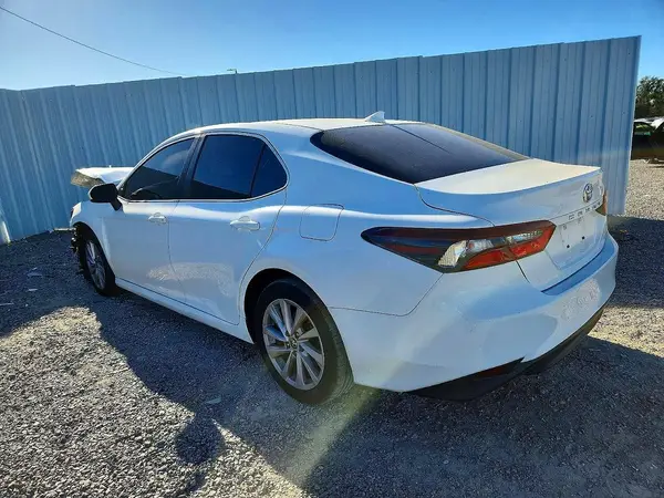 4T1C11AK8NU677034 2022 TOYOTA CAMRY - Image 2