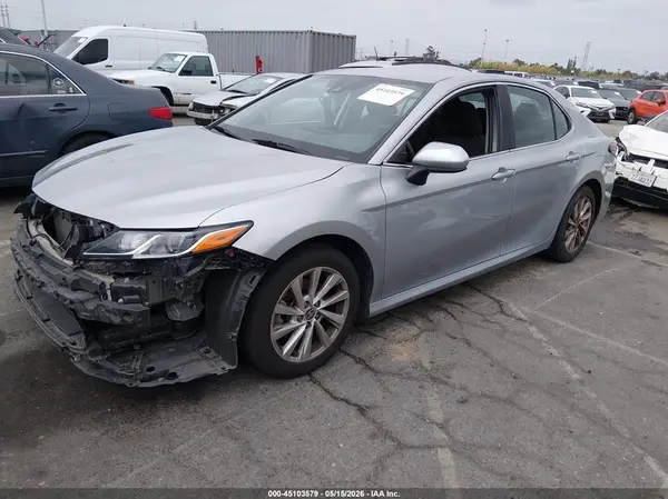 4T1C11AK8NU677700 2022 TOYOTA CAMRY - Image 2