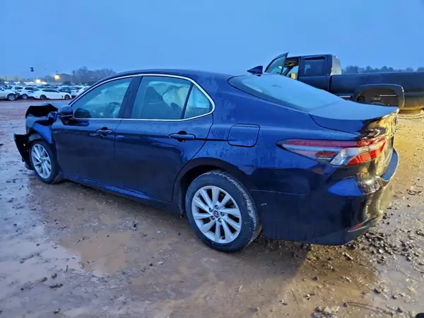 4T1C11AK8NU678376 2022 TOYOTA CAMRY - Image 2