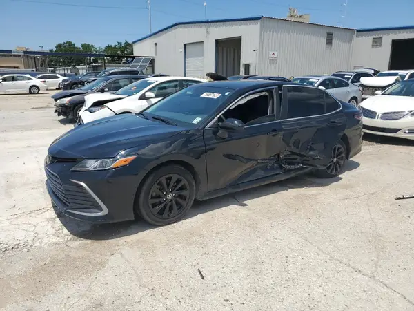 4T1C11AK8NU678846 2022 TOYOTA CAMRY - Image 1