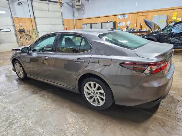 4T1C11AK8NU682881 2022 TOYOTA CAMRY - Image 2