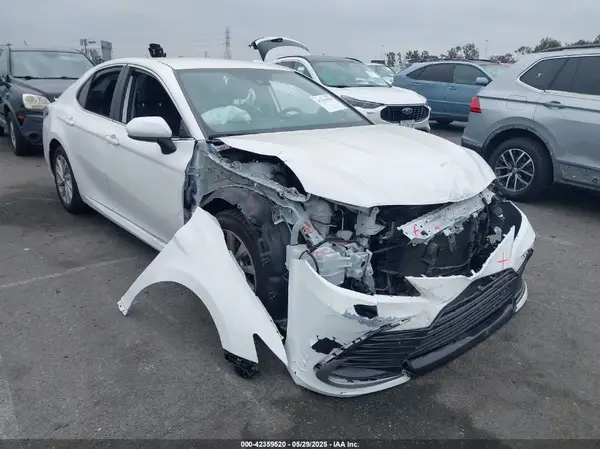 4T1C11AK8NU682993 2022 TOYOTA CAMRY - Image 1