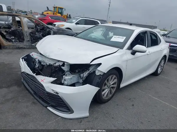 4T1C11AK8NU682993 2022 TOYOTA CAMRY - Image 2