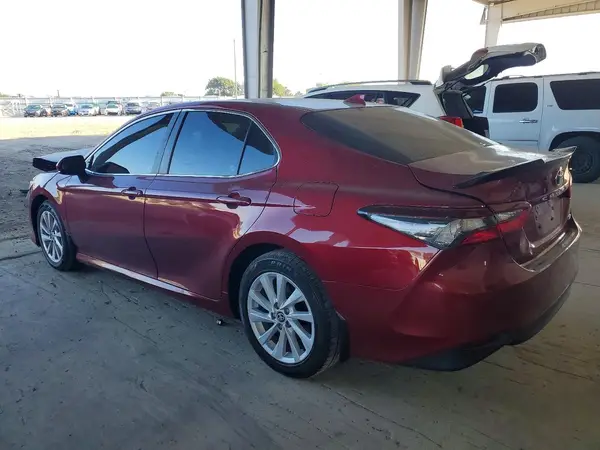 4T1C11AK8NU683724 2022 TOYOTA CAMRY - Image 2