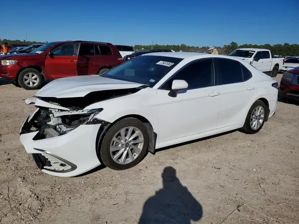 4T1C11AK8NU684338 2022 TOYOTA CAMRY - Image 1