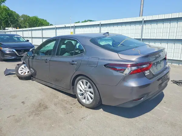 4T1C11AK8NU685019 2022 TOYOTA CAMRY - Image 2