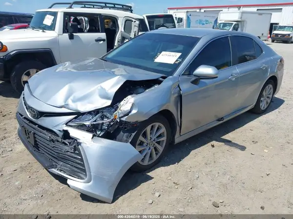 4T1C11AK8NU688583 2022 TOYOTA CAMRY - Image 2