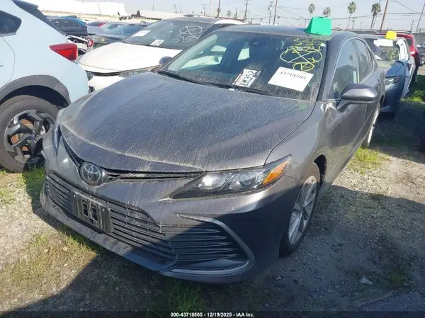 4T1C11AK8NU688728 2022 TOYOTA CAMRY - Image 2
