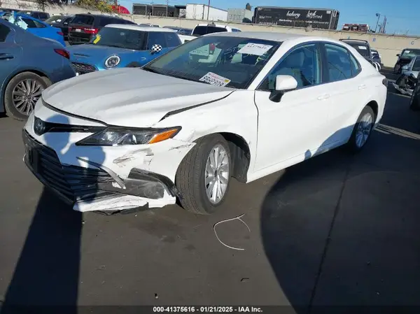 4T1C11AK8NU689023 2022 TOYOTA CAMRY - Image 2