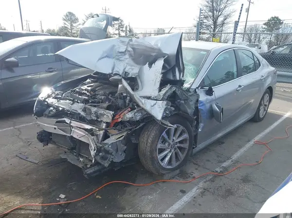 4T1C11AK8NU692066 2022 TOYOTA CAMRY - Image 2